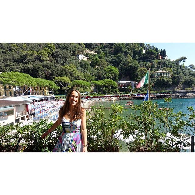 carolyndavis's tweet photo. When the place is this colorful you gotta work hard to compete. #colorsofitaly #italy #paraggi #summer #beach #picoftheday #paraggi https://t.co/k1HCdVQ0wa