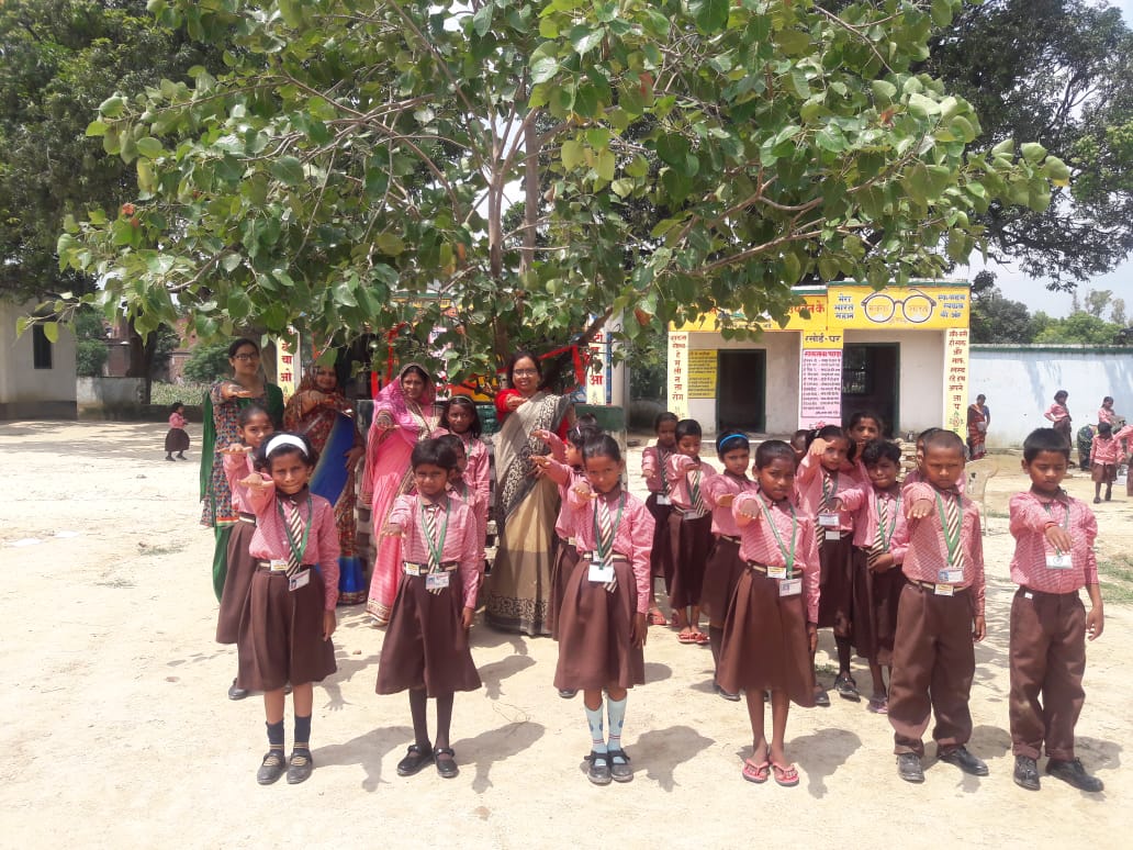 Shivamstalent's tweet photo. Students and teachers of Primary School Purani Bazar block- Badlapur District- Jaunpur. Participated in #RedTapeMovement to support #RiseForClimate with @shikshansamvad  @350's  and @teachersclubup @avanindrajadaun @RedTapeMovement https://t.co/59ei325PPB