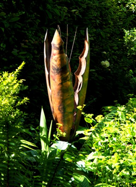 Jeanpeterk's tweet photo. Opening this morning 8 Sep 10-5, 9 Sep 10.30-4.30 only - #openart #Friston &amp; East Dean https://t.co/91Nxj01JpJ.  @PeterMClarke1 showing his sculpture in The Ridgeway Friston with 2 photographers &amp; a painter; many other #artists around the area. @Eastbourne_TIC @VisitEastbourne https://t.co/w6WRNimQ3F