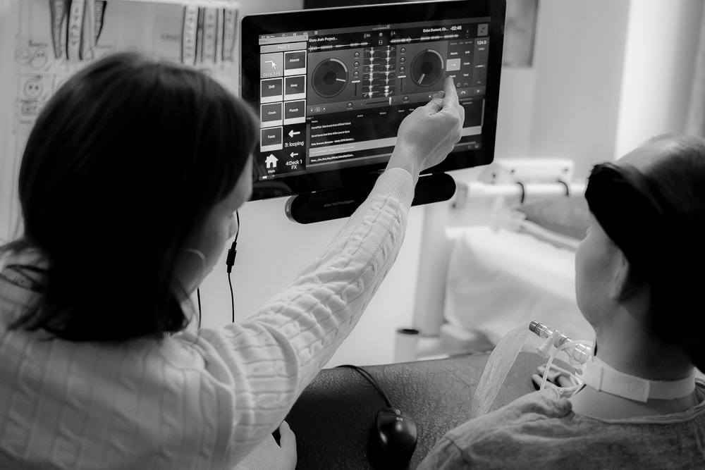 SoundsofFurore's tweet photo. Spent a few hours taking pics of @fusedmusic at work with 2 guys who make #music and #DJ with their #eyes #lockedinsyndrome #eyegazetechnology #royalhospitalforneurodisability 
#reallyamazing 🤩🤩🤩 https://t.co/WQW3wv8Q1x