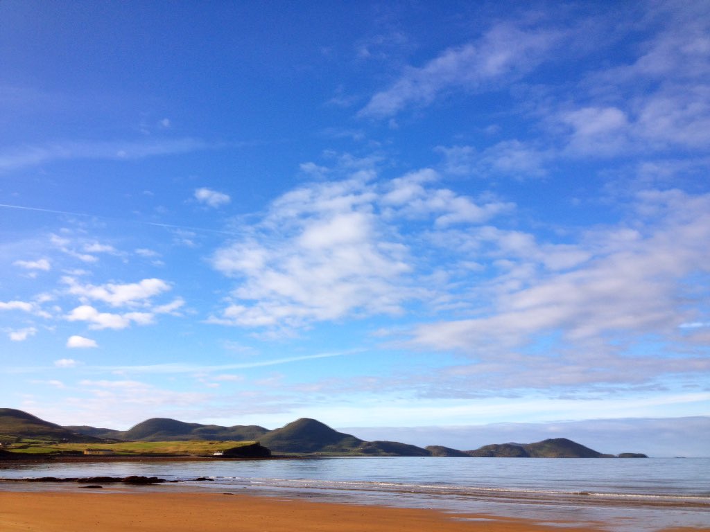todayInIreland's tweet photo. Nothing beats looking over the sea on a beautiful morning. 🍀 Yesterday morning on the Wild Atlantic Way was a keeper! #waterville #Ireland #thephotohour @ThePhotoHour https://t.co/HOYSlnrUYz