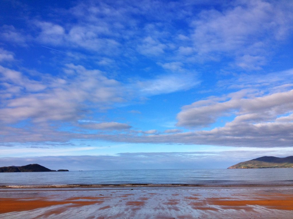 todayInIreland's tweet photo. Nothing beats looking over the sea on a beautiful morning. 🍀 Yesterday morning on the Wild Atlantic Way was a keeper! #waterville #Ireland #thephotohour @ThePhotoHour https://t.co/HOYSlnrUYz