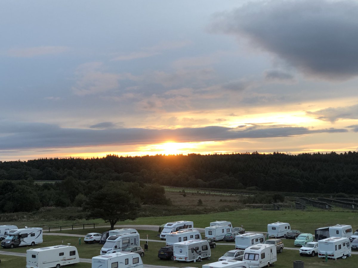sladestevens96's tweet image. Sunrise at Exeter Racecourse ready for the @JustEventsLtd #moor2sea #HamRadio #raynet