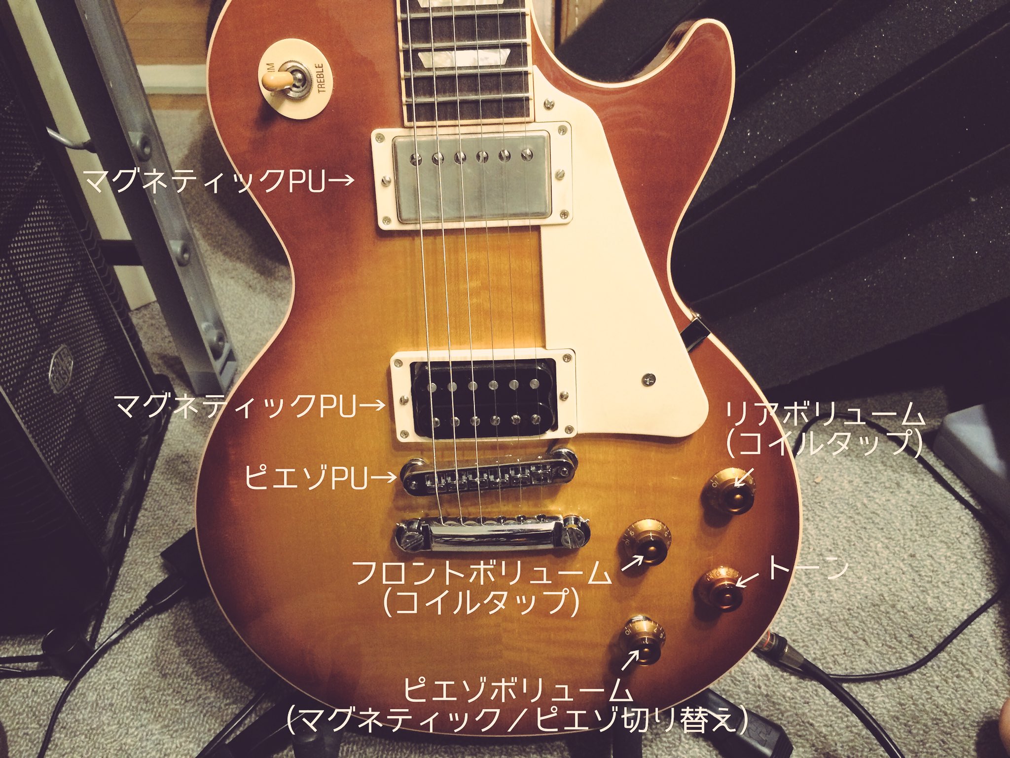 １６４ Fishmanの サドルの形をしたピエゾpu付けてます レスポールは普通2vol 2toneだけど 3vol 1toneにして ボリュームノブは全部プッシュプルスイッチになってます 難点はボディ裏に電池ボックスが付いてること 変わり種が嫌いなのでパッと見普通の