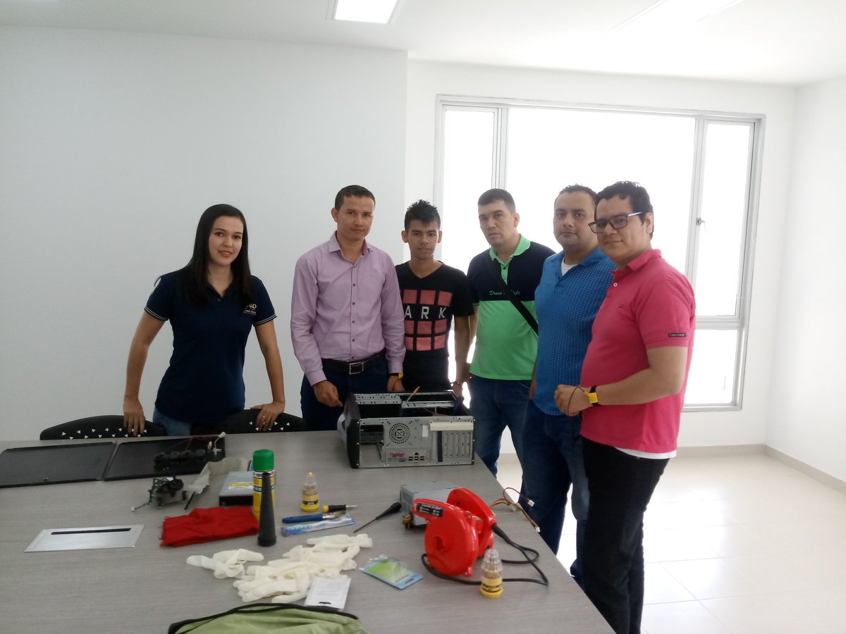 lorenza_chacon's tweet photo. @carocalleve @RedestUNAD @ClaudioCamiloG1 @Alex_AparicioR @UniversidadUNAD @johnfmontes. #EnsamblePC2018 Unad Cucuta. Práctica 1 https://t.co/QyftGtSUqY