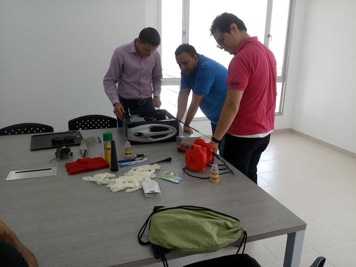 lorenza_chacon's tweet photo. @carocalleve @RedestUNAD @ClaudioCamiloG1 @Alex_AparicioR @UniversidadUNAD @johnfmontes. #EnsamblePC2018 Unad Cucuta. Práctica 1 https://t.co/QyftGtSUqY