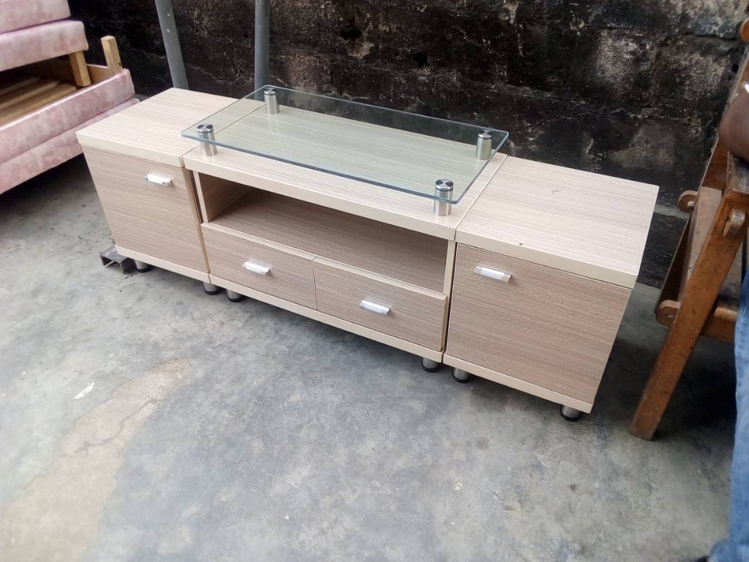 AOL_Woodwork's tweet photo. TV Stand designed to meet your style and taste, with different materials and in different colors. #SmallBusinessBigMoney #bublagos #bringurbusinesssaturday #WeekendVibes https://t.co/laBvqelasw