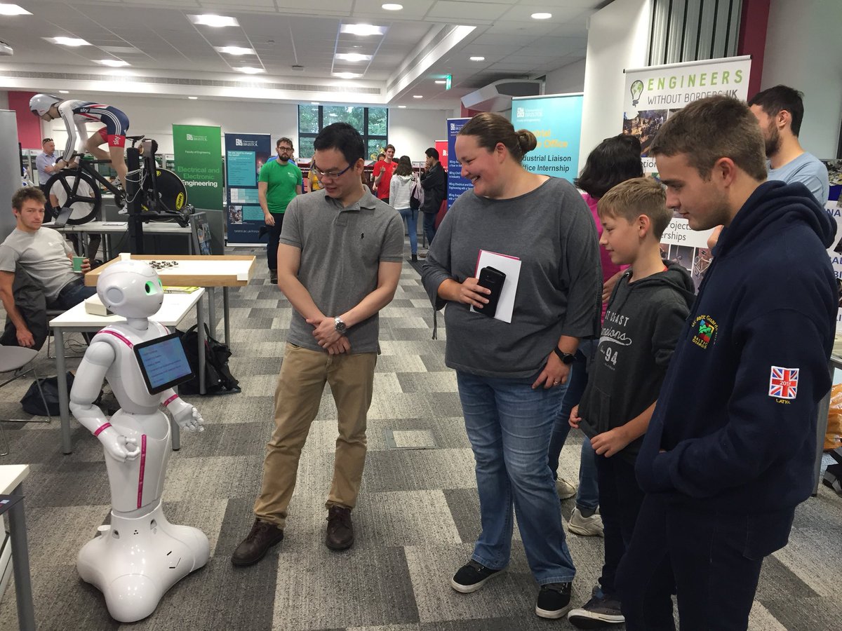Bi02Bi's tweet photo. 5G Demonstration from Smart Internet Lab at University of Bristol #Openday @bristol_smart @NetworksBristol @BristolUni https://t.co/YCVw8whtrz