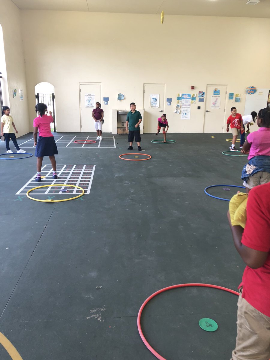 Underhand throwing beanbag tourney! Great activity for a rainy day!@gwharp127