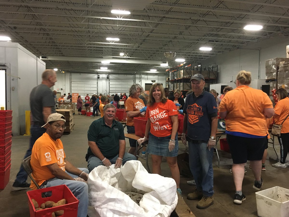 ACRFoodbank's tweet photo. Thanks to our volunteers who helped at this year’s #OpOrange! With their support, we’ll be able to help provide nearly 143,000 meals to our local community. https://t.co/HAOsSDRPah
