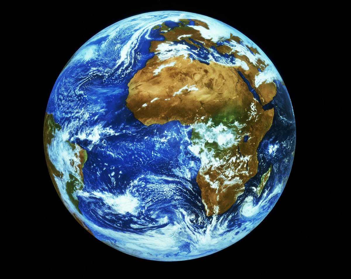 brunepoirson's tweet photo. #MarchePourLeClimat « Manifester, c’est aussi une manière d’agir. Ma conviction c’est que pour lutter contre le changement climatique, il ne faut pas chercher à diviser ou à soustraire les énergies, mais bien à les additionner. » 
Ma réaction 👉🏽 https://t.co/dpnI0B5Y5r https://t.co/XS8noft076