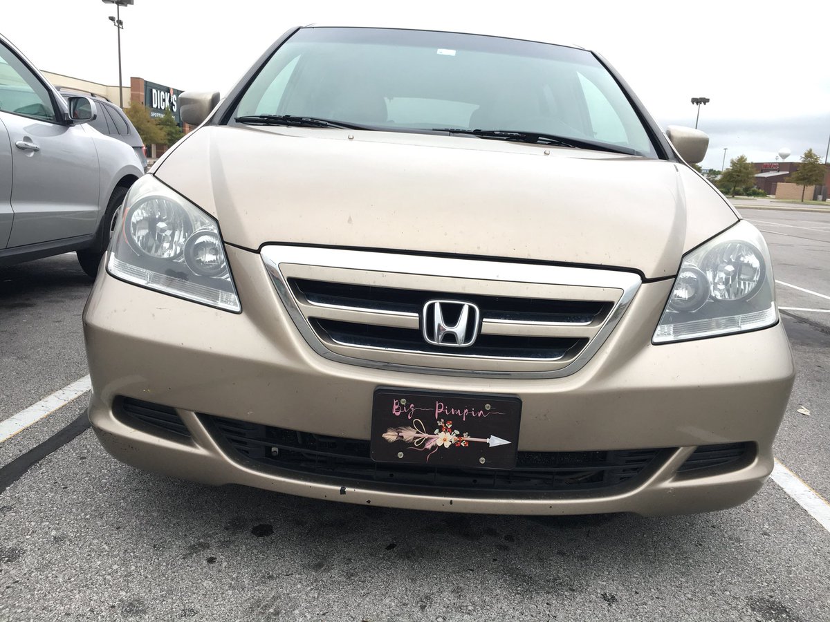 campfirewood's tweet photo. Everybody can relax. I found Jay and Bey’s Honda Odyssey at Target. #ForeverMackin https://t.co/laNV5bV9Pm