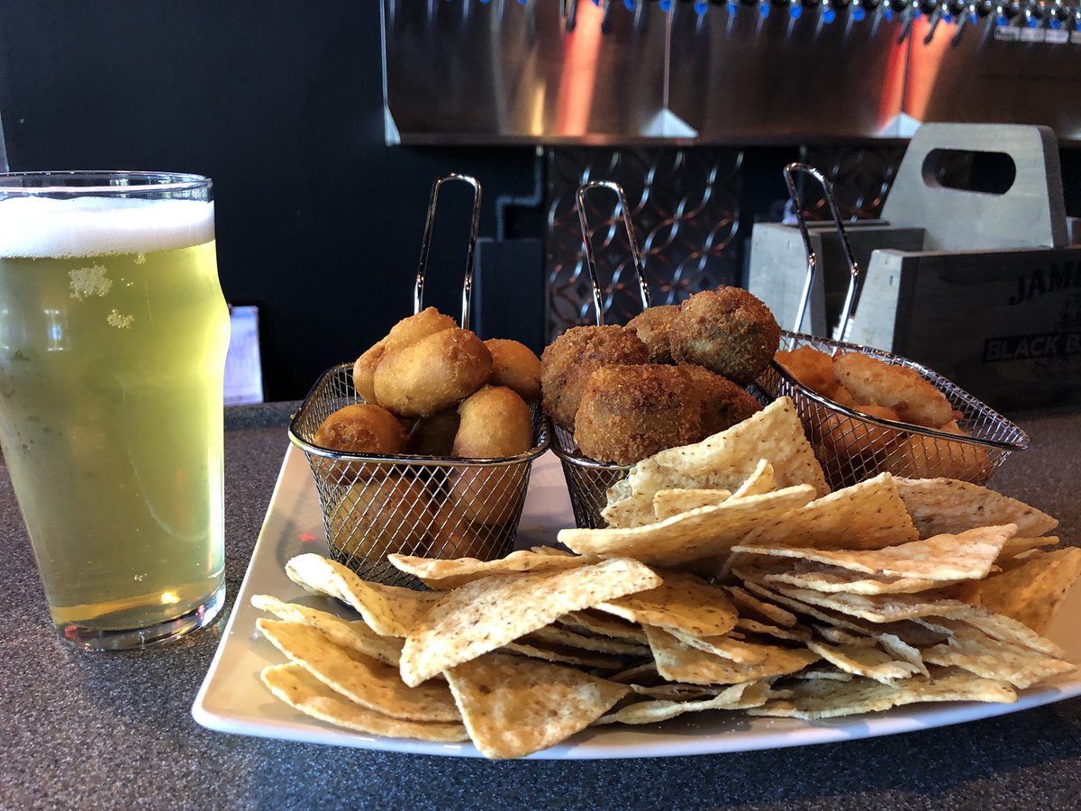 mindyerpsandqs's tweet photo. We are tailgating inside today with our Game Day Snackables! #tailgate #psqs #football #gameday #collegefootball #GoVols https://t.co/44tTQ3gRNc