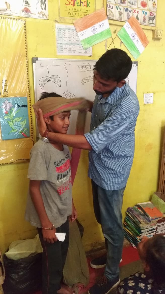 SarthakNGO's tweet photo. An amazing world...Lovely story of turbans being used with our children at different centres..Children read the story, understood and then did activities around it! What a fun way to learn. Thank you @RoomtoRead for providing such lovely material😍#InternationalLiteracyDay2018 https://t.co/f5hqMBQEE8