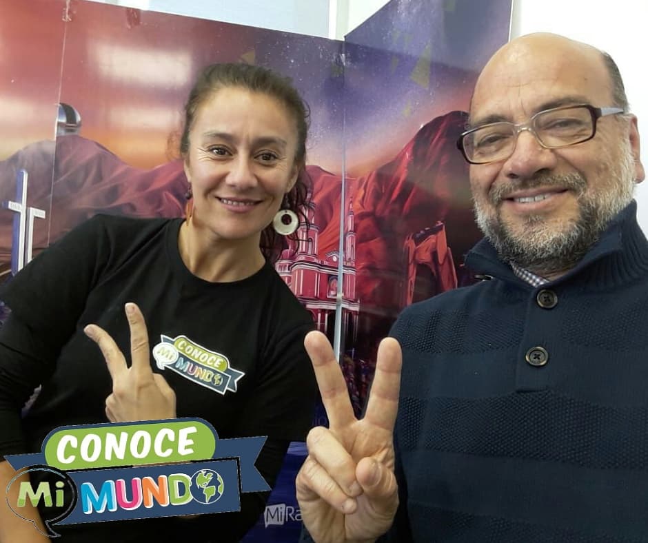 ConoceMi_Mundo's tweet photo. Te esperamos hoy a las 12 hrs en @MiRadiols
Transmisión vía streaming interpretada en #LenguaDeSeñasChilena 🤟🏻
#ConoceMiMundo #InclusiónEsPosible 💙 https://t.co/APmVcQOkWI