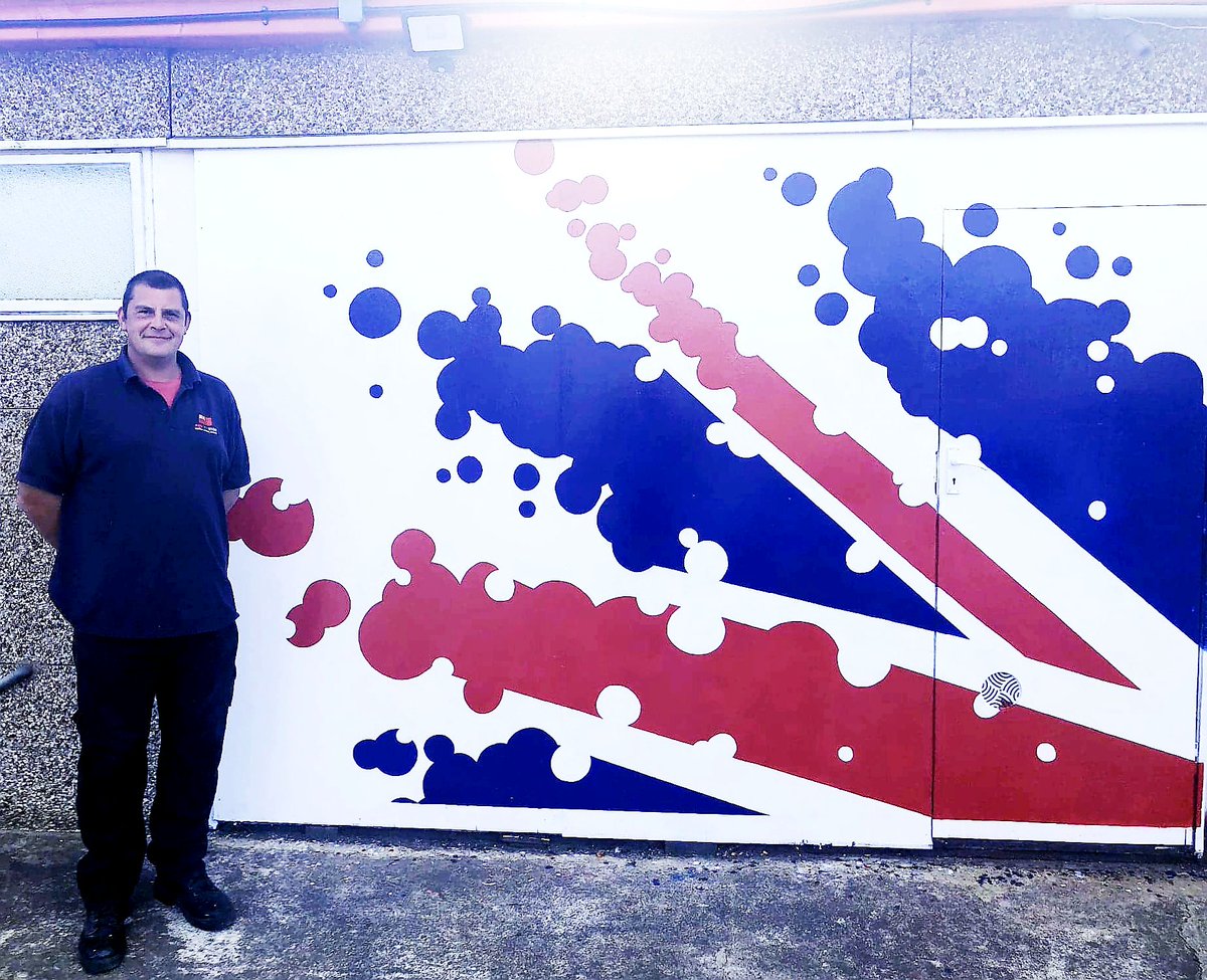 The Red Ensign logo looks amazing, thank you Cliff! 🇬🇧
#redensign #paintinglogo #manofmanytalents