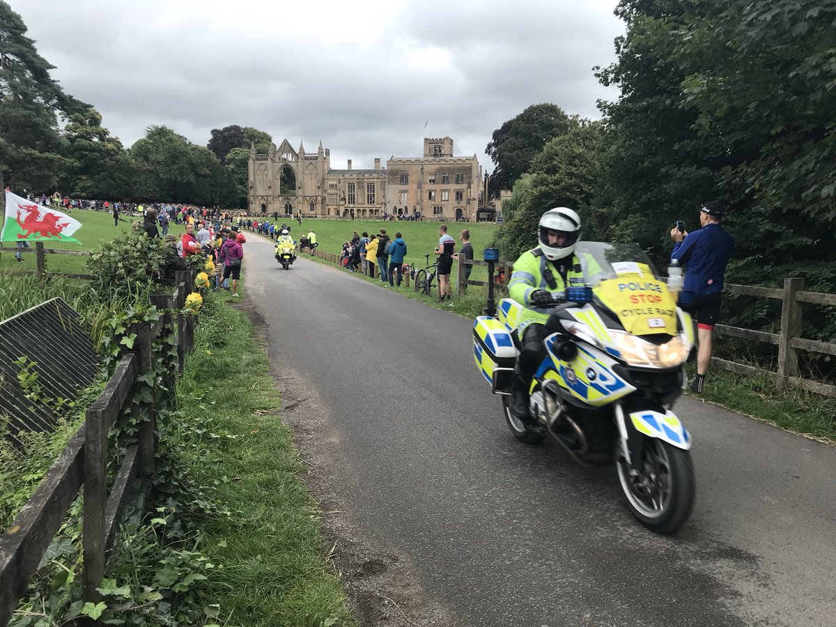 All ready 🚴🏼‍♂️🇬🇧 #TourOfBritain #NewsteadAbbey <a href="/JohnyRoubaix/">JohnyRoubaix</a>