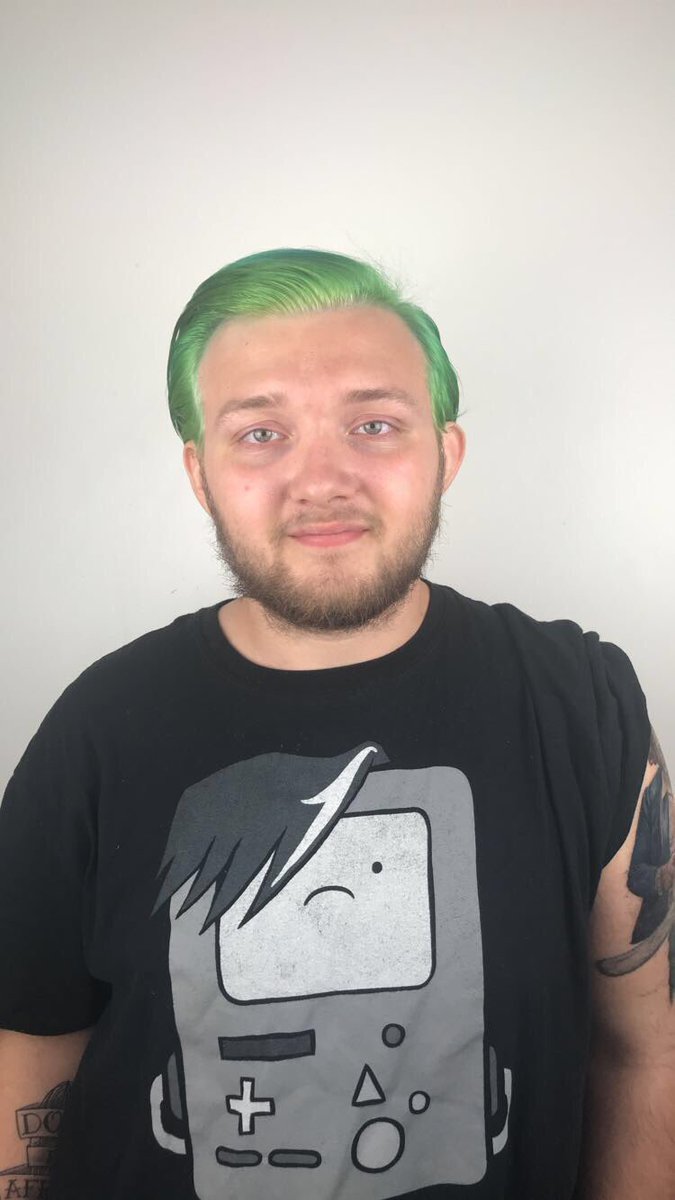 mua_madison's tweet photo. Color on my friend that I did using @schwarzkopf color works and pearl essence #hair #hairstylist #colorspecialist #haircolor #hairdye #hairdresser #greenhair #green #directdye #beauty #hairgoals #greengoals https://t.co/nlCNP1j6k3