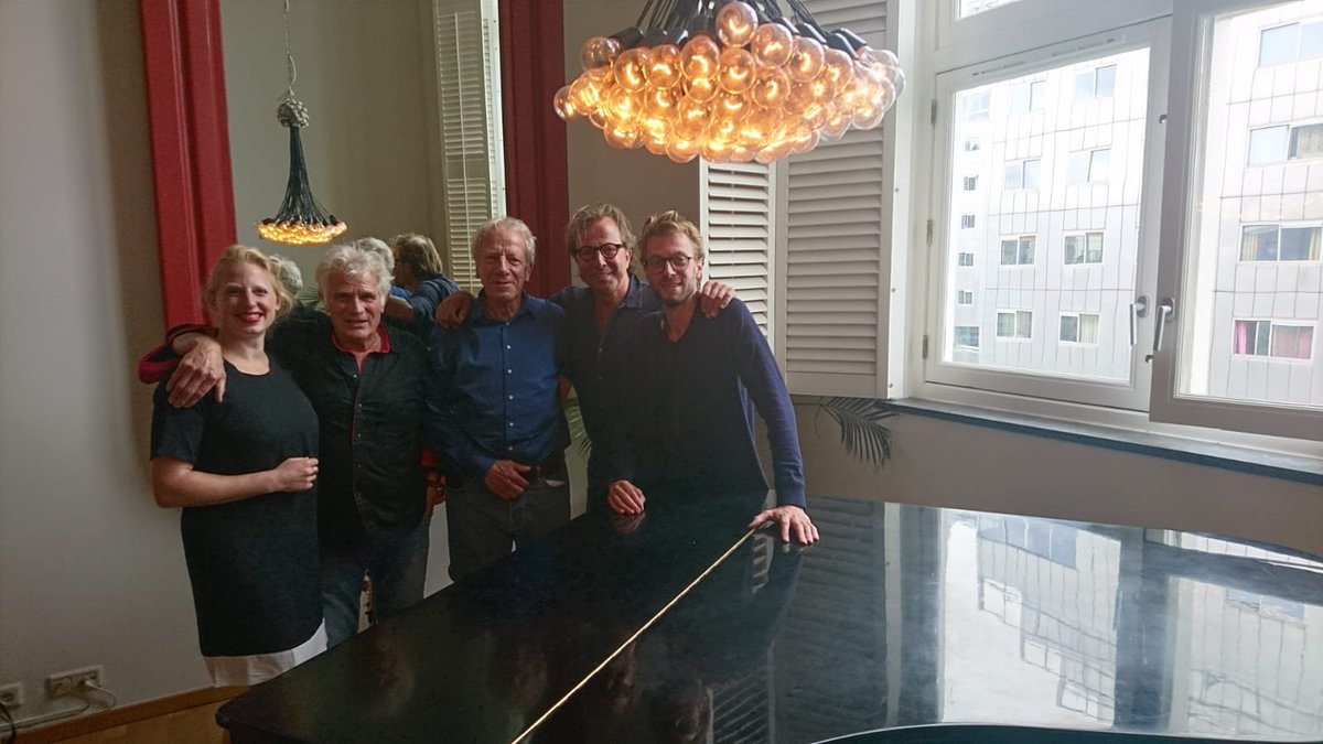 Ben je bij het #LLoydHotel? Deze muzikanten treden straks op in kamer 221! 🎶