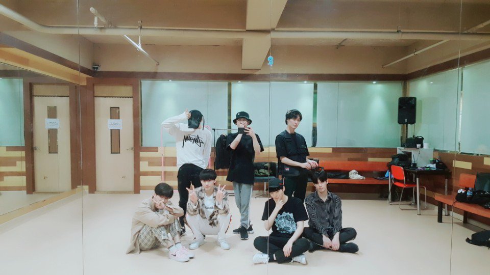 target7japan's tweet image. #TARGET #WONNIE
新しいカバー曲を練習しました。
WONNIEの方が喜ぶほど素敵なパフォーマンスが準備された曲です。
今回の大阪で新しいよるカバー曲をお見せ致します~
良い週末をお送りください。~♡♡