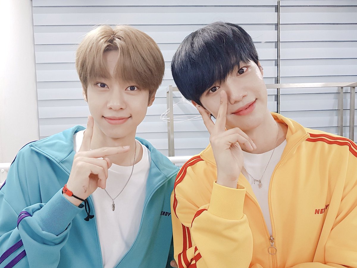 bnmboysofficial's tweet photo. [#MXM] 토요일도 영동이와 함께~💛💚
음악중심부터 팬사인회까지~😆
오늘 밤 영동이 사진 보고 굿밤 하세요! 잘 자요💤 https://t.co/Kj8yxr7zBI