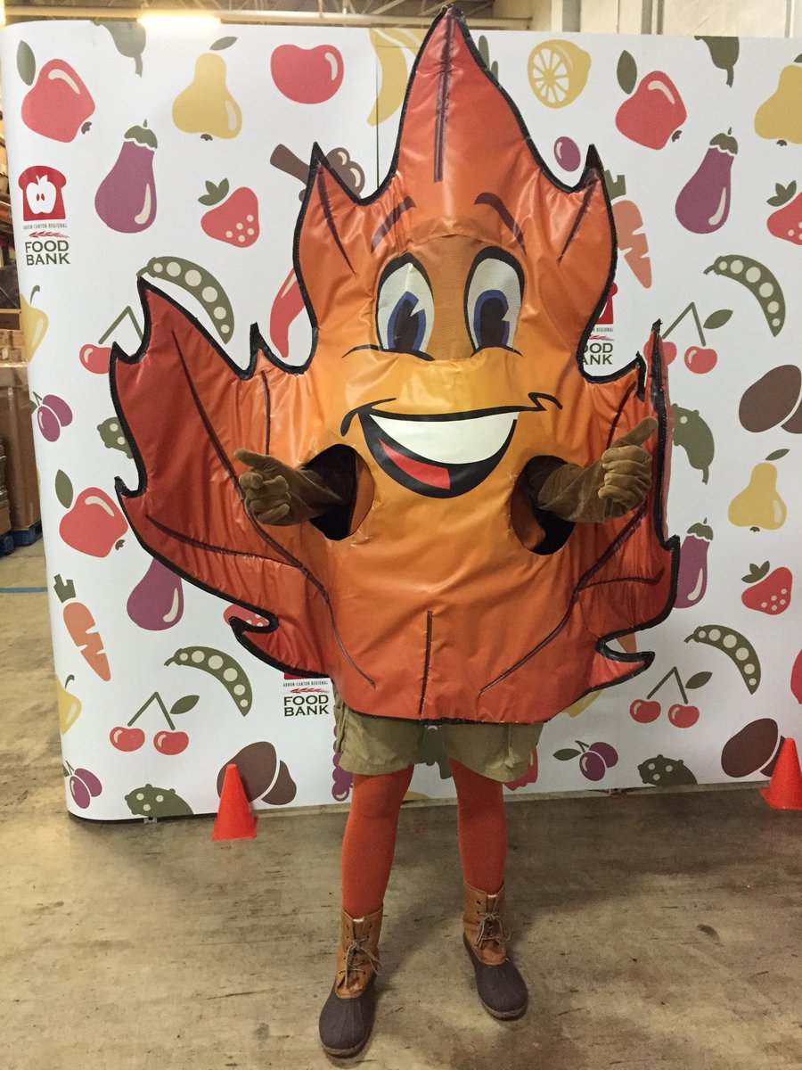 metro_parks's tweet photo. @ACRFoodbank Metro Leaf from Summit Metro Parks was happy to be a part of #OpOrange https://t.co/Ar8GuBWVc9