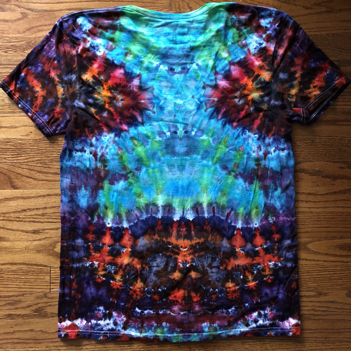 TheLeesOfMemory's tweet image. I couldn't resist. 🤣 (It's not the most comfortable fit, but that seems... fitting.) #MusicTelevision #BuzzBin #IceAndTime #IceDye #FiberReactive #ProcionDyes @dharmatrading