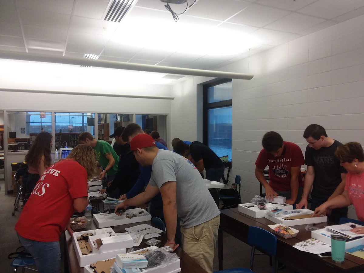 ckbasham's tweet photo. Amazing educators, students, and volunteer engineers building FOURTEEN 3D printers on a Saturday! @SouthDearbornHS @SouthDearbornMS @AuroraRedDevils #sdcsc #teacherweekends #WeAreFiveStar https://t.co/37llDRsGVs