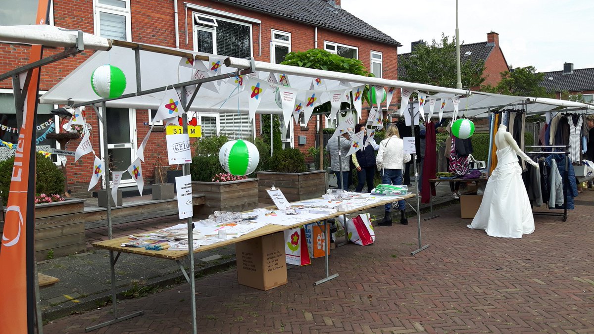MarcelVanDijk18's tweet photo. Goede sfeer en veel gezelligheid op wijkfeest de lariks! #samenmakenwedebuurt #mijnbuurtassen #lariks https://t.co/Jg7jhVAs5h