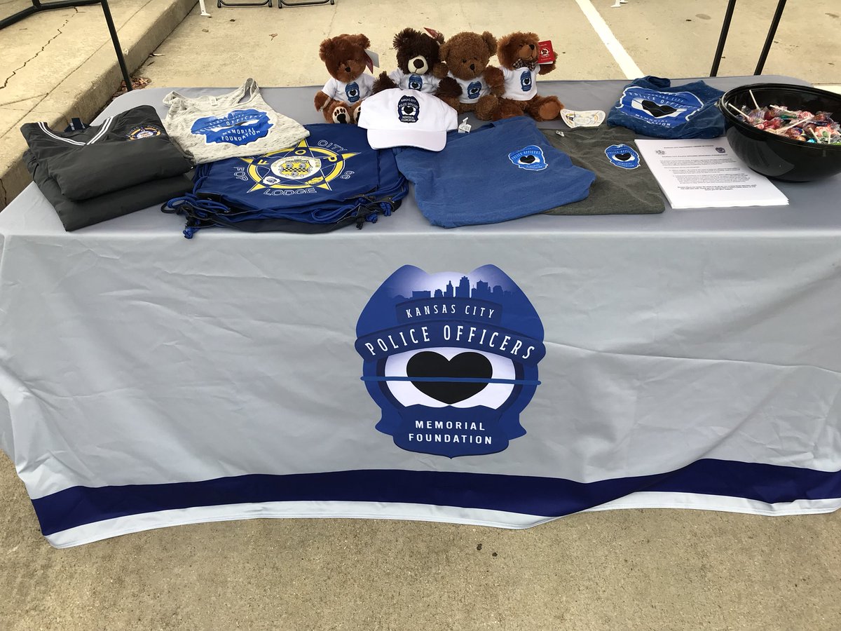 kcfop's tweet photo. Live music, food, vendors and so much more. It’s all @GailsHD to support our first responders and military! Thanks to Gail’s for picking the @kcpofoundation as it’s charity to support this year! Come see us. https://t.co/UaENXt3Hk9