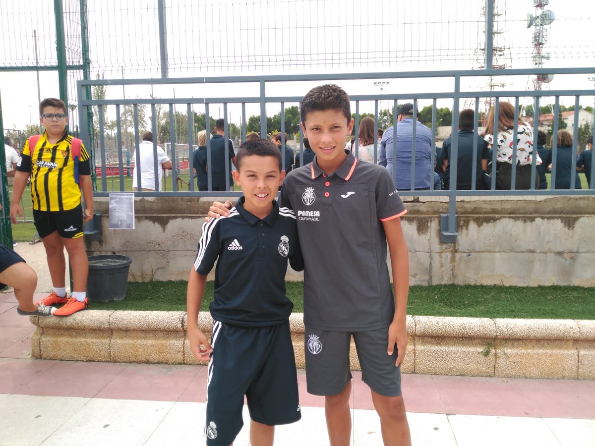 Clasificados para semifinales en Torneo de Zaragoza.
Esta tarde nos espera el Real Madrid. 
Marco Cobo (Real Madrid) y Daniel Budesca (Villarreal CF), antes compañeros en el Real Murcia.😊