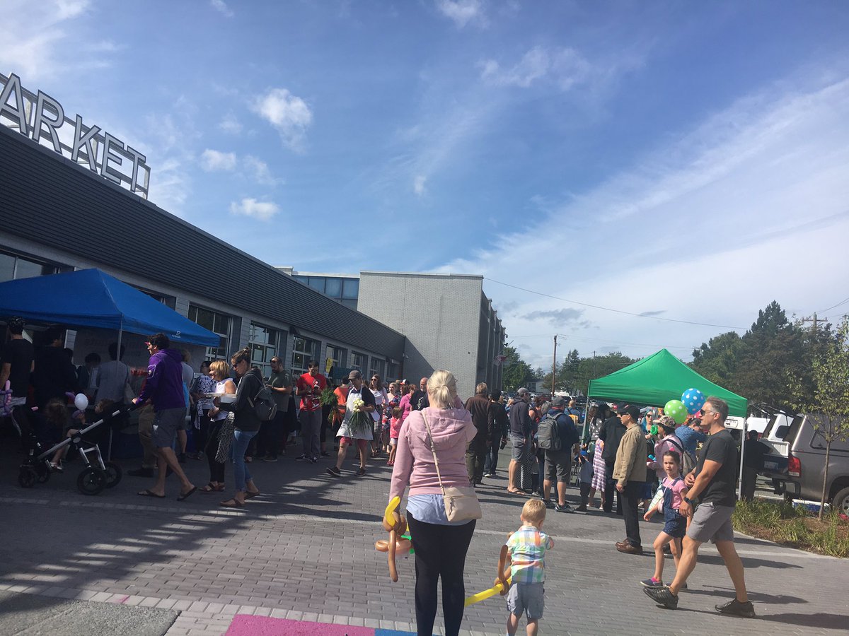 lindyhoponrock's tweet photo. We are dancing @sjfm until 1pm today. #swingdance #lindyhop #dancenl #sjfarmersmarket #market #September #dance #outdoordancing https://t.co/oMYHTCeT2P