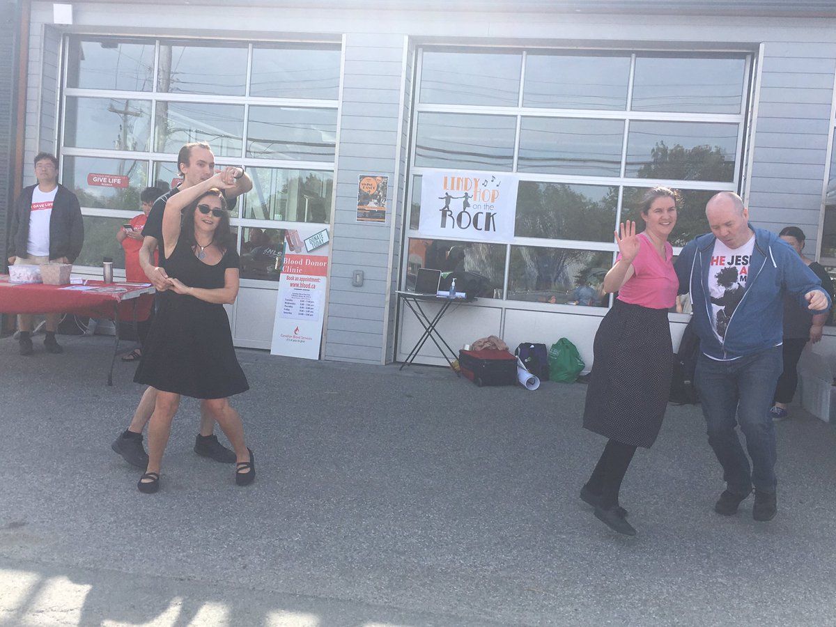 lindyhoponrock's tweet photo. We are dancing @sjfm until 1pm today. #swingdance #lindyhop #dancenl #sjfarmersmarket #market #September #dance #outdoordancing https://t.co/oMYHTCeT2P