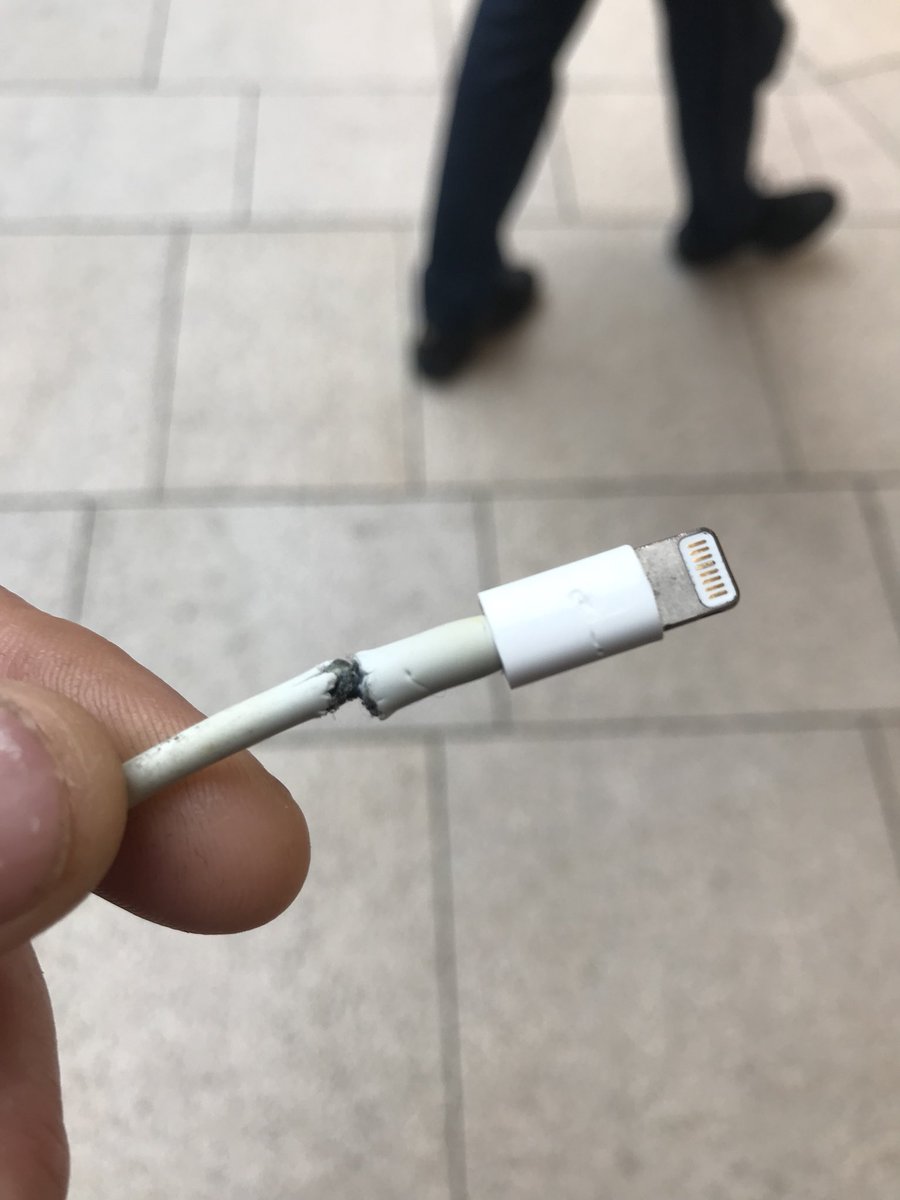 1shanechambers's tweet image. @AppleSupport so was told online that this was covered on warranty. Apple store Leeds Trinity very unhelpful and says wear and tear. Not happy. Time to move to android I think #terribleservice #androidnext