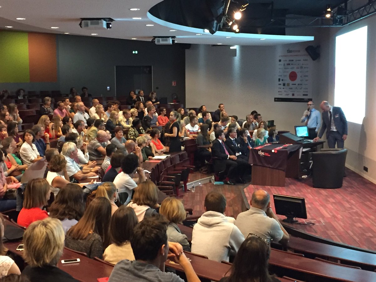 v_belhassen's tweet photo. Toutes les équipes de @ToulouseBS répondent aux questions des parents.. les parents repartiront rassurés de cette rencontre. #AVotreEcoute #ReponseATout https://t.co/3i4VIrg6lg