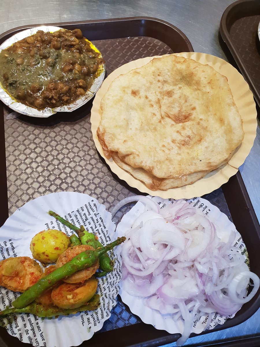 DiaryEpicure's tweet photo. #Legendary #ChannaBhatura....always deliciously delicious!!! Sumptuous lunch @SitaRamDiwanChand Pahargunj, Delhi https://t.co/Pc6gE7dBzW