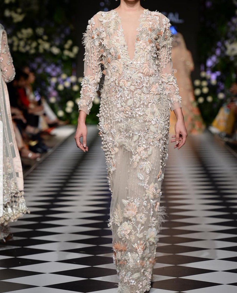 PhaserMag's tweet photo. Our TOP picks from Rema & Sherbano’s Formal and Bridal Collection showcased at Day1 #PLBW18 🤩
#exclusive #bridal #asian #pakistani #runway #pakistanvogue #mehreensyed #remasherbano #phasermag #phaser #phaserteam #fashion #phaserfashionmag #pfm https://t.co/L6A37x4eku
