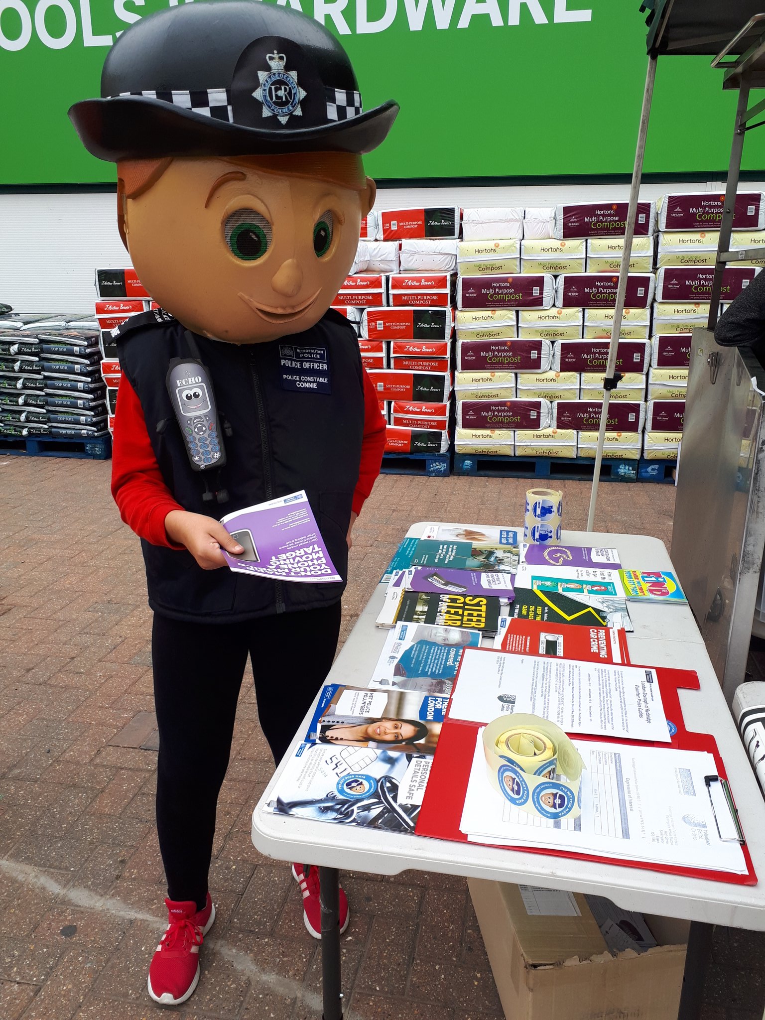 Redbridge MPS on Twitter "Redbridge Volunteer Police Cadets are giving