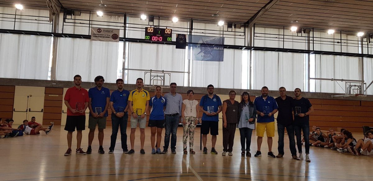 MaristesCat's tweet photo. En marxa a @maristeschanel la Trobada #Intermaristes de #bàsquet. 180 esportistes i 6 escoles! AECAM @ajmalgrat https://t.co/jaHlOR8KGm