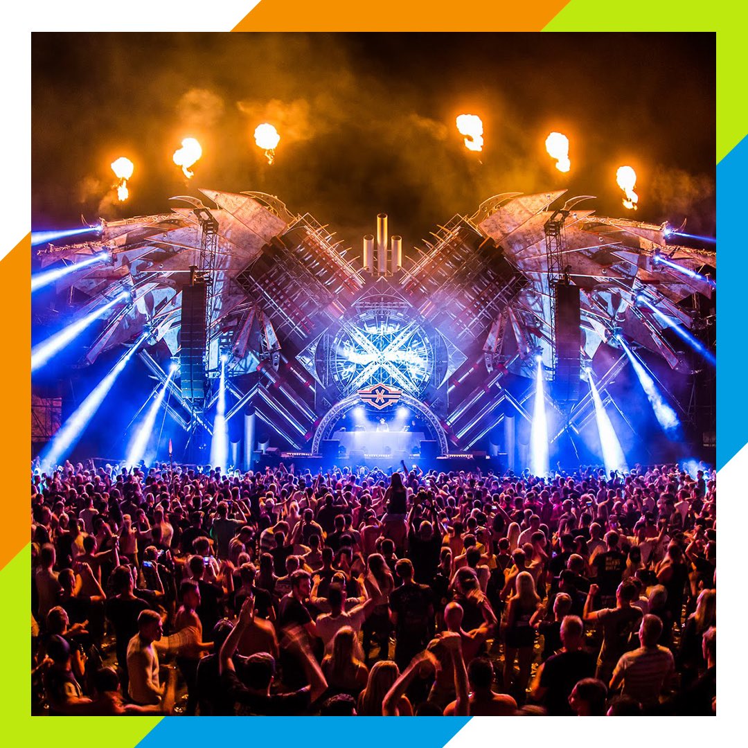 Vandaag zijn er drie wagens van IJSenIJSkoud.nl op weg naar Q-Base in Duitsland om ijsblokjes en crushed ijs te leveren!❄️