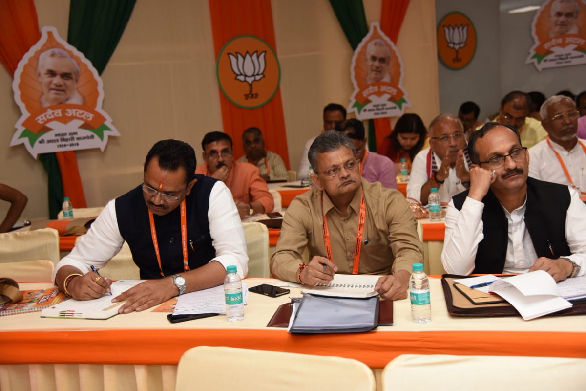 BJP4Gujarat's tweet photo. નવી દિલ્હી ખાતે રાષ્ટ્રીય અધ્યક્ષ શ્રી @AmitShah ની અધ્યક્ષતામાં આયોજિત રાષ્ટ્રીય પદાધીકારીશ્રીઓની બેઠકમાં ભાગ લેતા પ્રદેશ અધ્યક્ષ શ્રી @jitu_vaghani તથા પ્રદેશ સંગઠન મહામંત્રી શ્રી @bhikhubhaidbjp https://t.co/tIF6iil8po