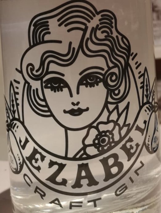 jezabelgin's tweet photo. Something for the weekend? 😉😍🌹#gin #gintonic #craftgin #smallbatchgin #ginbottle #ginlovers #ginoclock #batchgin #britishgin #ginlover https://t.co/3mVJnYNhKr