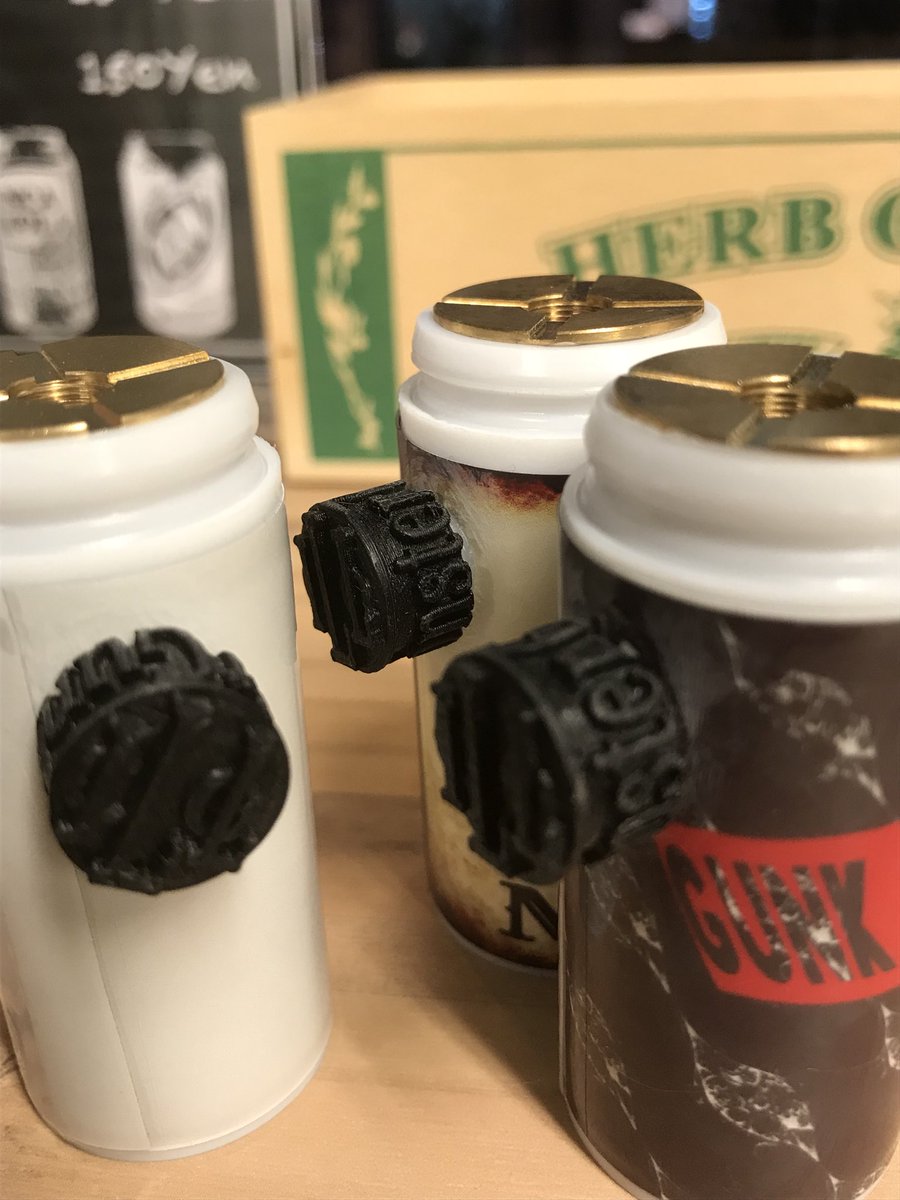 illcoill's tweet photo. お待たせしました
リキッド&amp;modのセット販売企画第1弾！
Go To Vapeでお馴染みのサボりーまんさん@go2vape_jp が製作した
ガンクモンスター(30ml)
と
ミニコーラmod(ラベルのデザインはランダム)

¥4000(送料込)での販売開始です！

15本限定です

DMにて受け付けていますのでよろしくお願いします。 https://t.co/J9MzUZnTSV