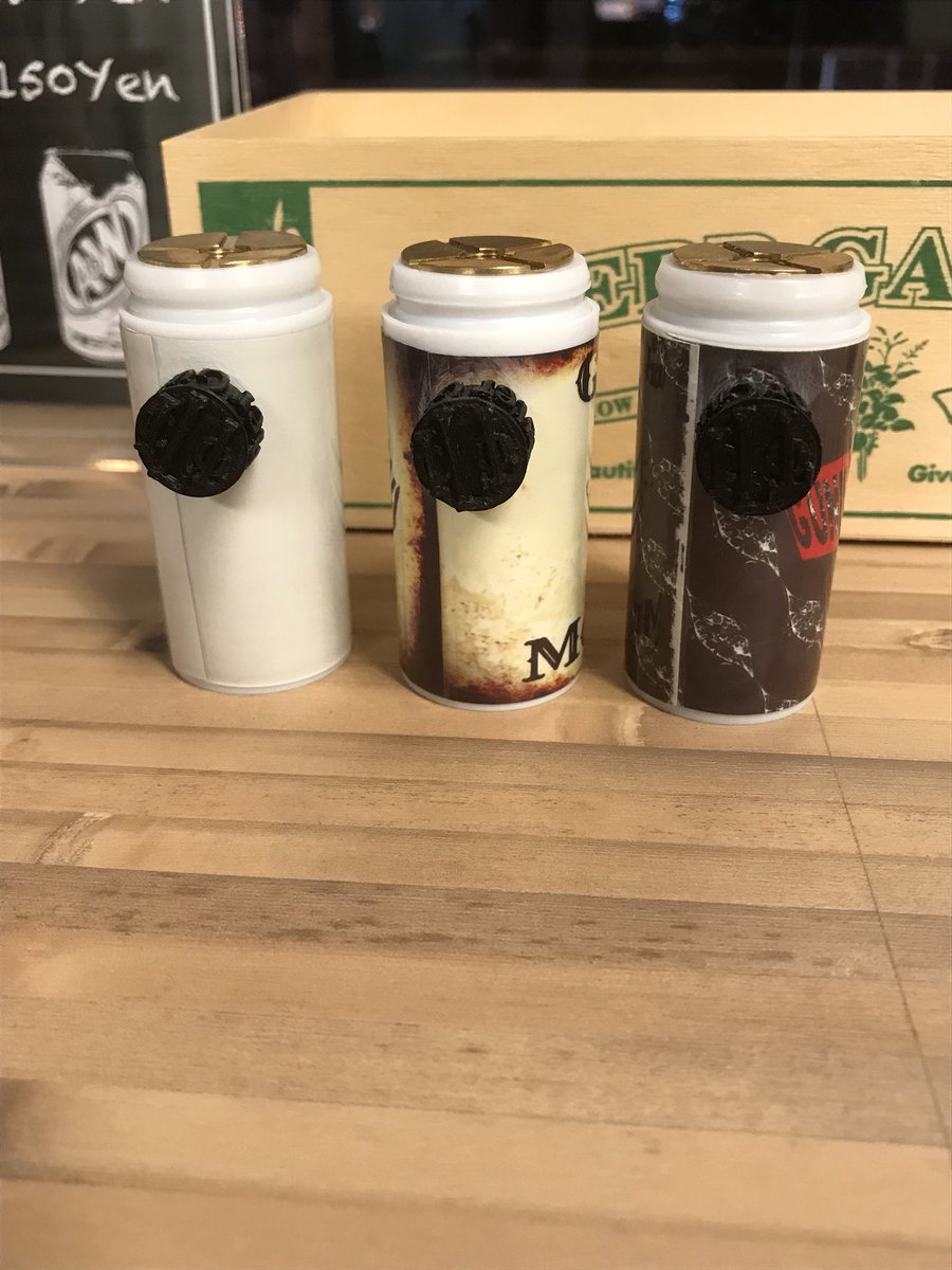 illcoill's tweet photo. お待たせしました
リキッド&amp;modのセット販売企画第1弾！
Go To Vapeでお馴染みのサボりーまんさん@go2vape_jp が製作した
ガンクモンスター(30ml)
と
ミニコーラmod(ラベルのデザインはランダム)

¥4000(送料込)での販売開始です！

15本限定です

DMにて受け付けていますのでよろしくお願いします。 https://t.co/J9MzUZnTSV