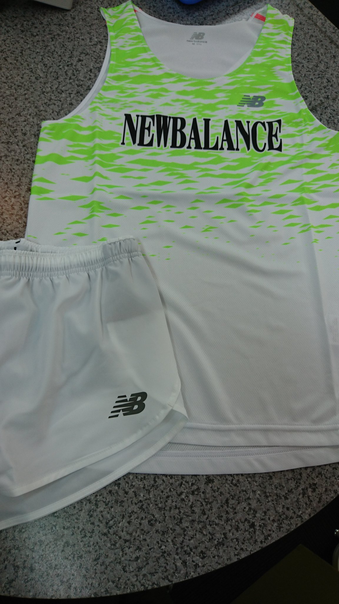 スポジョイ陸 スポーツjoy陸上 New Balanceチームユニフォームがオーダー出来ます ニューバランスチーム オーダー で検索でシミュレーションしてお店に持って来てね 5人以上 約60日かかります チーム名も別途入れられます ハンゾーマークも