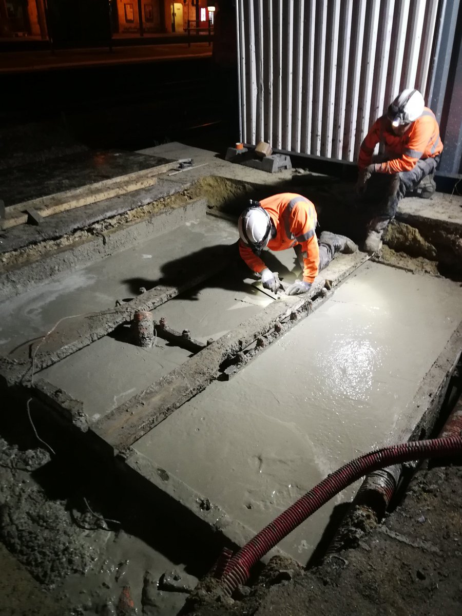 herstaf's tweet photo. Travaux en gare de #creil pour la mise en place de potences #ccr permettant de recevoir 2 trains sur la même voie.
Début du coulage des massifs @SNCFReseau https://t.co/RCTmJcmZmH