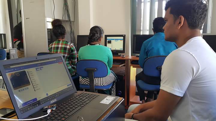 CoderDojoLK's tweet photo. Yet another onboarding session at LifeWay Education Services for Nuwara Eliya Dojos #lka #coderdojo #coderdojolk #STEMUP #STEM #microbit https://t.co/rJqaZA7YLY