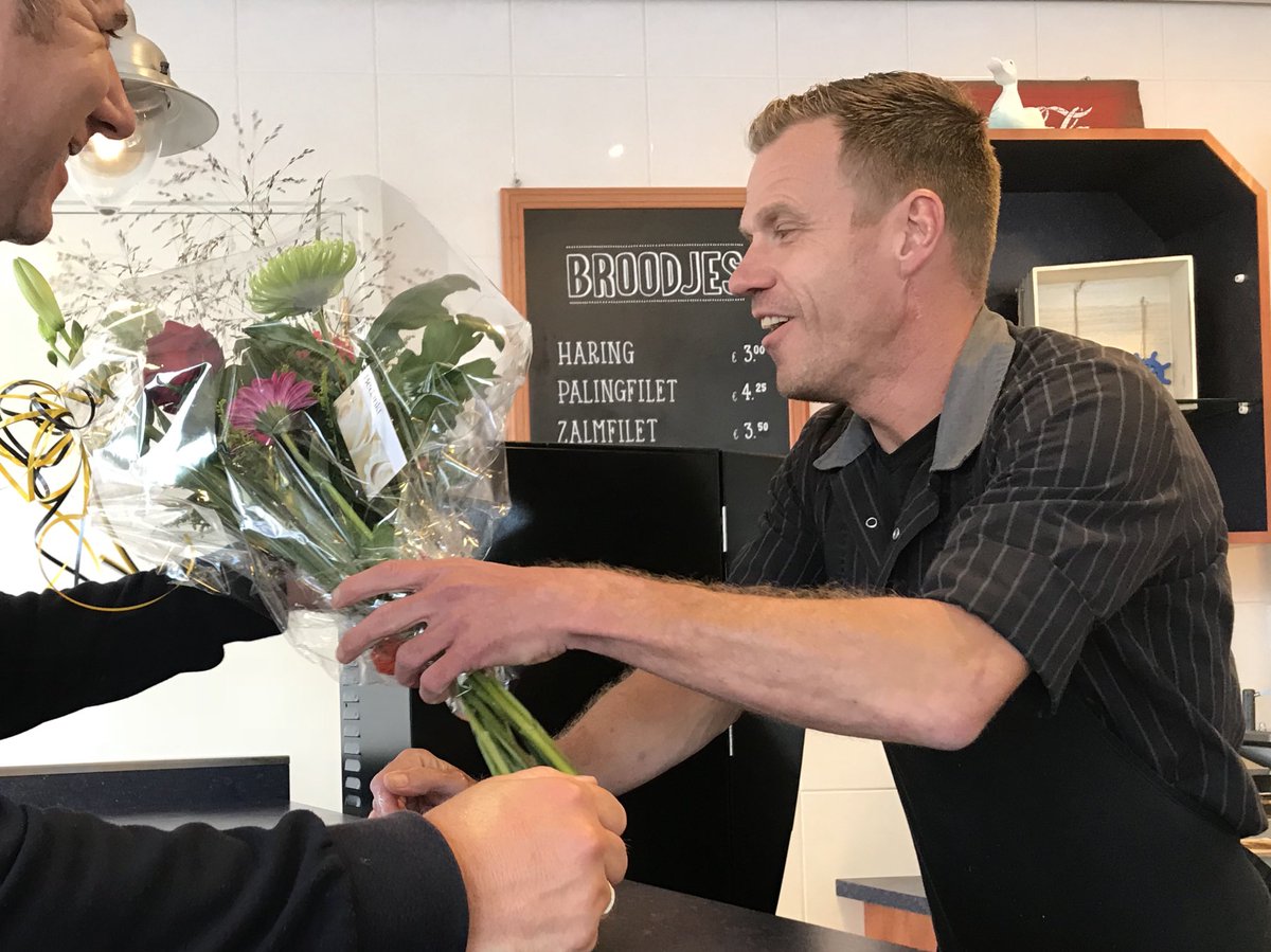 Bedankt voor jarenlange steun. Vishandel Buitenhaven stopt per 15 september. Dapper besluit, succes Erwin en team! <a href="/SponsorDOS/">DOS, Samen beter!</a> <a href="/VVDOSK/">DOS Kampen</a>