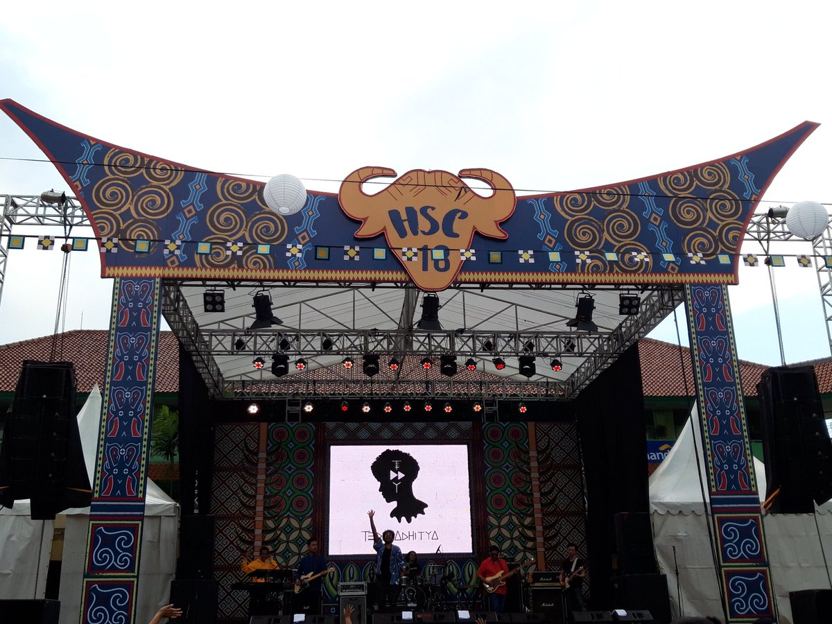 RRajanyaevent's tweet photo. the warmest performance from @teddyadhitya at @hsctigaempat  / @RajanyaEvent https://t.co/hdKe1Kv2wa