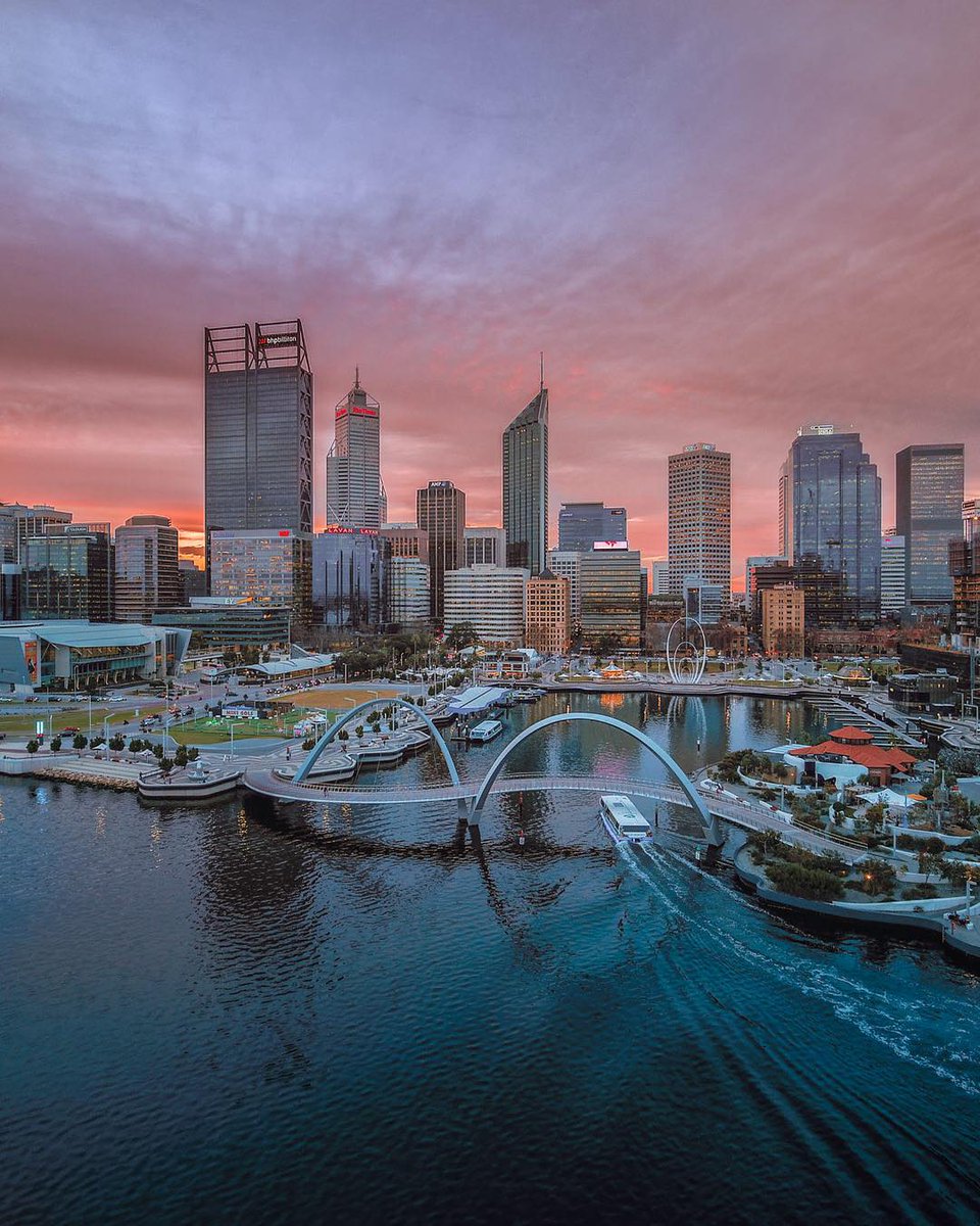Sunset views of the Perth skyline never disappoint  ✨ 

Image credit: IG/ospreycreative